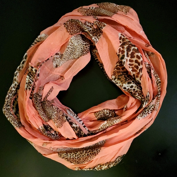 Leopard print scarf - Picture 1 of 3